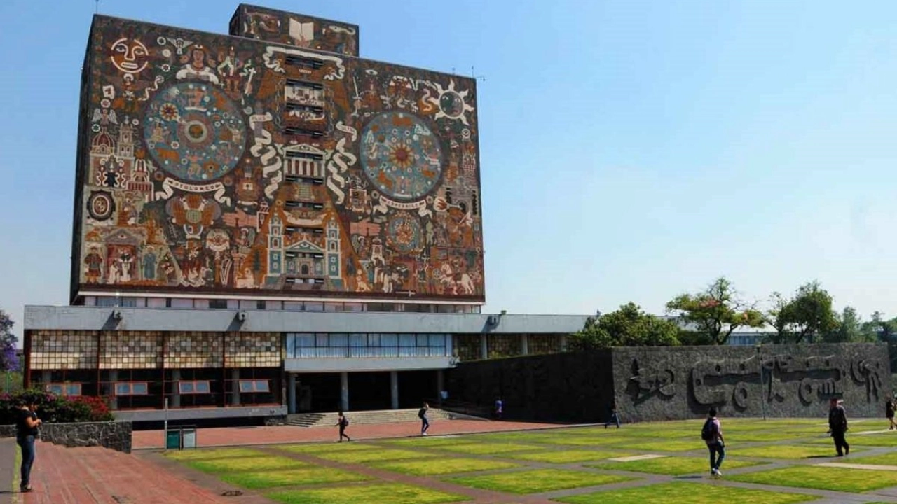 Apuesta UNAM por regular uso de celulares en las aulas